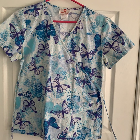 Scrub tops size small - Picture 4 of 10